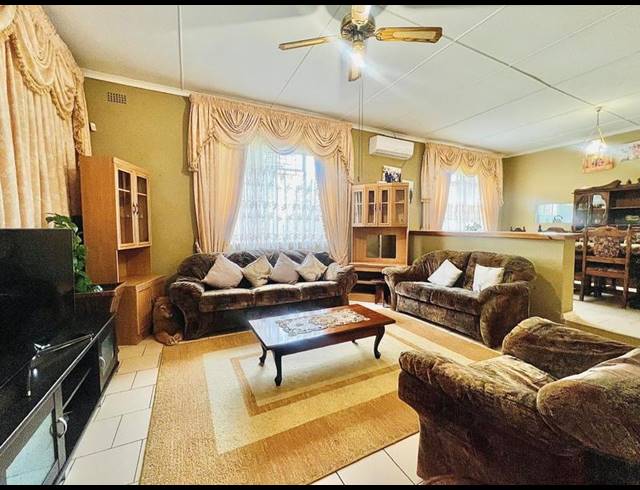 4 BEDROOM HOUSE FOR SALE IN LINCOLN MEADE